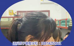 孩子不良交友会带来什么危害 送特训学校可以控制吗