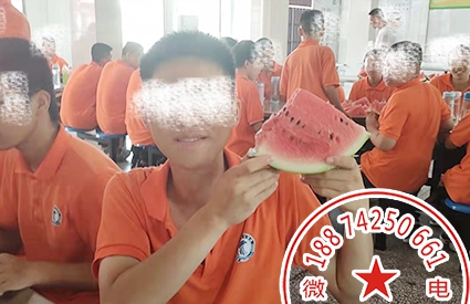 抑郁症的孩子怎么辅导才好,正确的开导方式选择送去青少年心理健康辅导学校