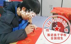 厌学不听话孩子考上大学后妈妈来特训学校紧张发言